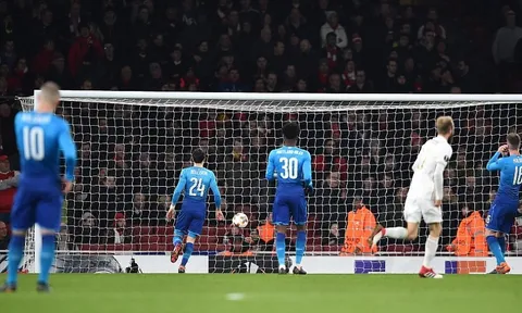 Thua muối mặt Ostersunds, Arsenal vẫn có tên ở vòng 16 đội Europa League