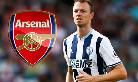 Thua thiệt Man City, Wenger từ bỏ thương vụ Jonny Evans
