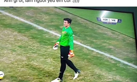Angela Phương Trinh 'tỏ tình' với thủ môn Tiến Dũng
