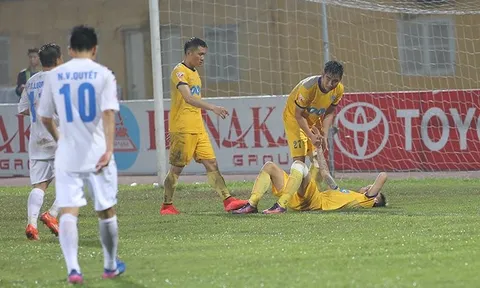 Đinh Tiến Thành bật khóc sau pha đốt lưới nhà không tưởng