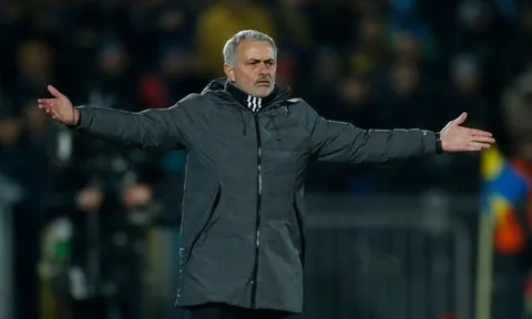 TIẾT LỘ: Điều khó khăn nhất của Mourinho ở M.U