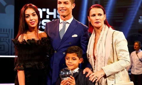 Năm 2018, Ronaldo kết hôn và sang Trung Quốc?