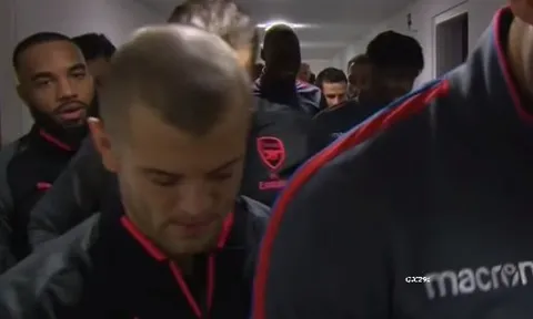 Tình huống dẫn đến chấn thương của Wilshere trong trận đấu với Chelsea