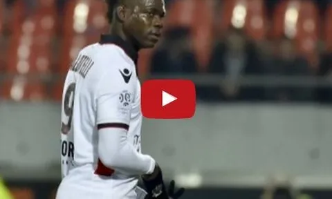 Tình huống dẫn đến thẻ đỏ vô duyên của Mario Balotelli vs Lorient