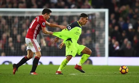 Tình huống Herrera kéo áo tiểu xảo với Firmino