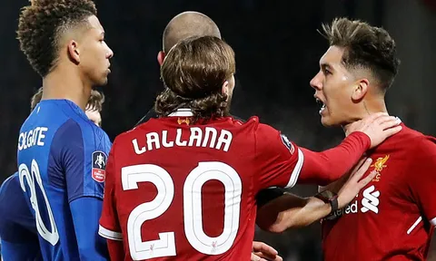 Tình huống Mason Holgate và Roberto Firmino suýt tẩn nhau