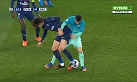 Tình huống Messi bị Rabiot xỏ háng