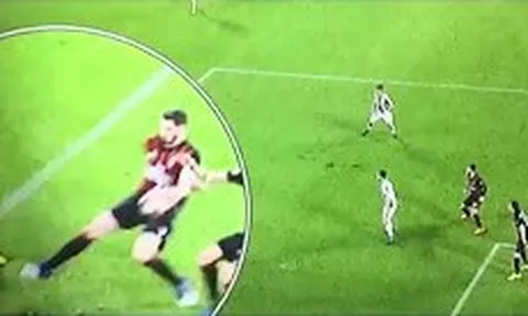 Tình huống thổi phạt đền gây tranh cãi trong trận đấu giữa Juve và Milan