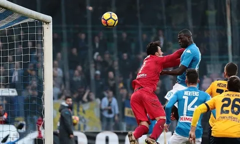 Tỏa sáng thay tiền đạo, Koulibaly gieo sầu cho Juve