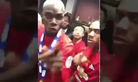 Toàn cảnh phòng thay đồ của Man Utd sau khi hạ gục Southampton