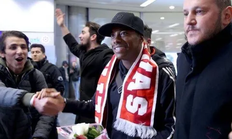 'Tội phạm' Robinho được chào đón như người hùng tại Thổ