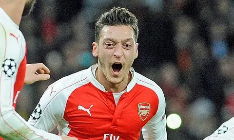 Top 25 khoảnh khắc xúc động nhất mọi thời đại của Arsenal
