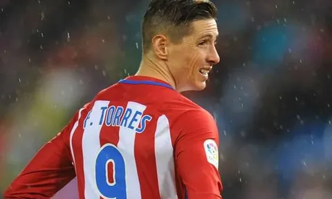 Torres xém gãy cổ, Simeone không khỏi "sốc"