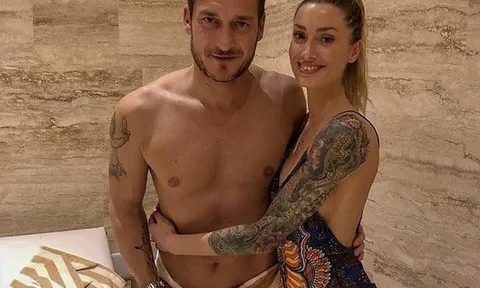 Totti bị bắt gặp đi spa cùng hotgirl xăm trổ