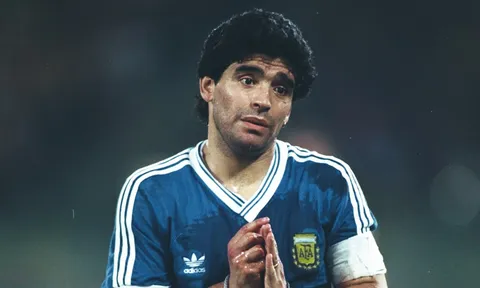 Trận đấu cuối cùng đầy cảm xúc của Maradona