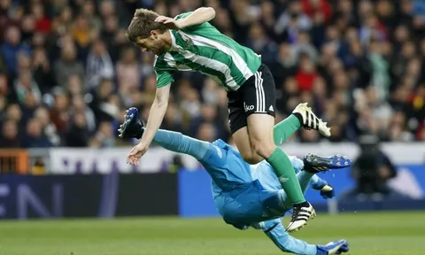 TRANH CÃI: Trọng tài lại thiên vị Real Madrid?