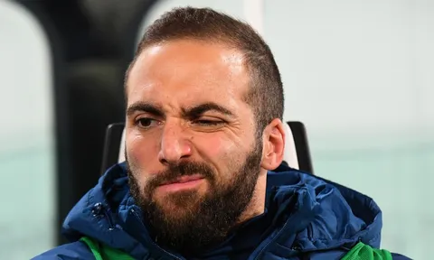 'Trốn' Juventus, Higuain lấn sân bóng đá phủi