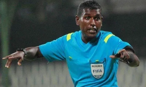 Trọng tài FIFA: 'V.League ảnh hưởng xấu đến bóng đá châu Á'