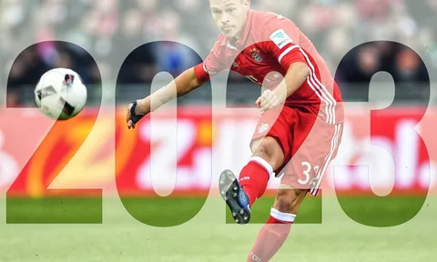 Truyền nhân Lahm trong ngày được Bayern "trói chân"