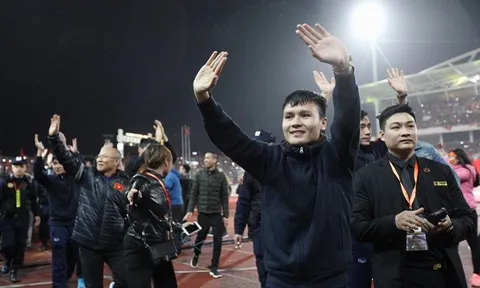 U23 Việt Nam trở về: Những người hùng khổ vì được... yêu!