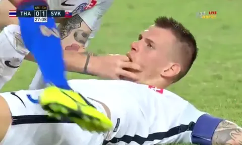 Bị tiền vệ Thái Lan Chanathip sút trúng mặt, Skrtel suýt chết