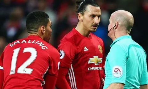 Từ chối bàn thắng của Ibra, trọng tài bị CĐV M.U gọi là 'kẻ vô dụng'