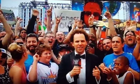 Từ Ngoại hạng Anh đến WWE, Wenger xuất hiện ở mọi nơi