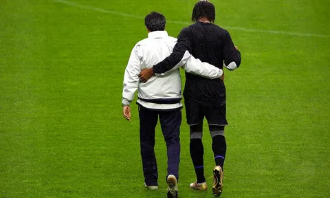 Tự truyện Drogba: Trở lại Chelsea theo tiếng gọi của thầy Mourinho