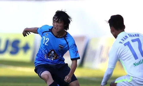 Tuấn Anh chúc Yokohama FC thăng hạng J.League