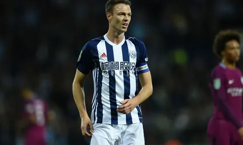 Tương lai Jonny Evans: Arsenal và Man City tung 'tuyệt chiêu'