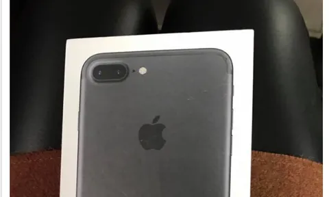 Tuyển thủ Việt Nam tặng vợ iPhone 7 Plus dịp Valentine