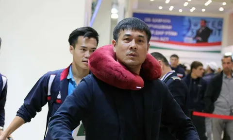 Tuyển Việt Nam bỏ bữa sáng để ngủ bù khi tới Tajikistan