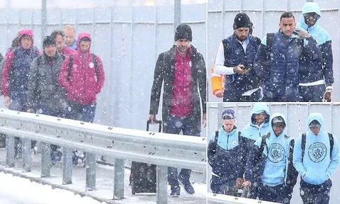Tuyết phủ kín lối, dàn sao Man City lê bước khó nhọc đến London