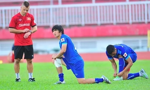 HLV Hữu Thắng chê bác sĩ nội trước đợt tập trung của U23 Việt Nam