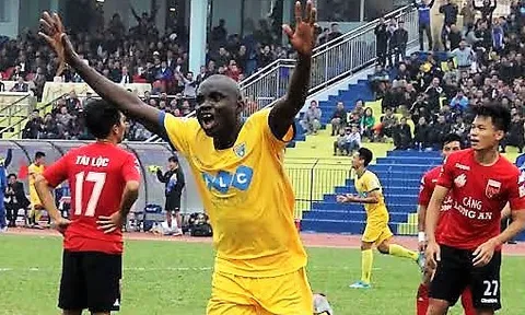 5 điểm nhấn vòng 3 V-League 2017: FLC Thanh Hóa xây chắc ngôi đầu, HAGL "chết chìm" dưới đáy