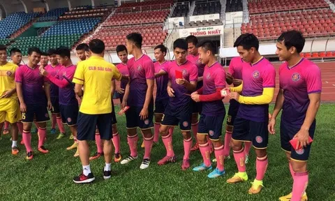 Cầu thủ V-League quên bánh chưng, hội quân mùng 3 Tết