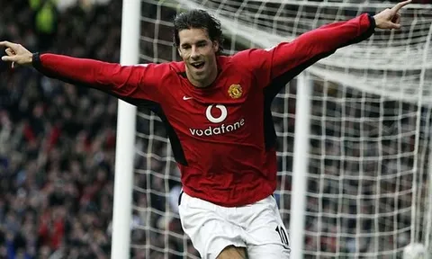 Công Vinh mang Berbatov đến Việt Nam: Mong đừng là bánh vẽ!