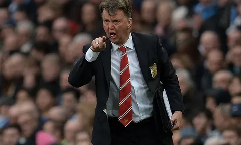 Van Gaal lại "nổi trận lôi đình" khi nhắc đến Man Utd