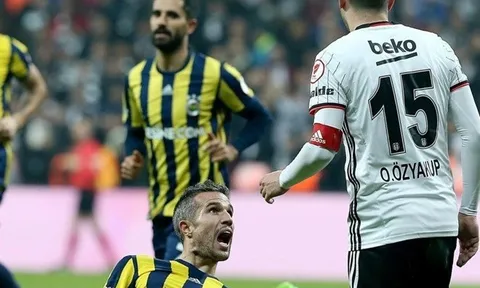Van Persie trả giá vì trêu ngươi đồng đội cũ Arsenal