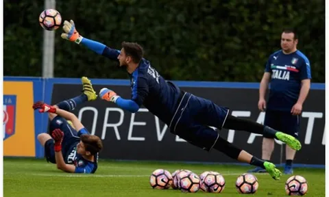 Vắng Buffon, Donnarumma và Meret thay nhau ghi điểm