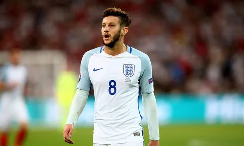 Về tuyển vài hôm, Lallana đã báo tin buồn cho Liverpool