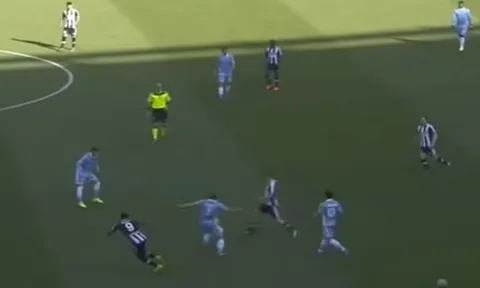 Vì sao các đội bóng Anh lại mê mệt Stefan de Vrij?