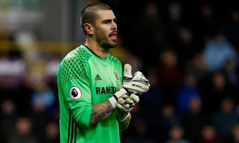 Victor Valdes mang họa vì lời nguyền quỷ ám
