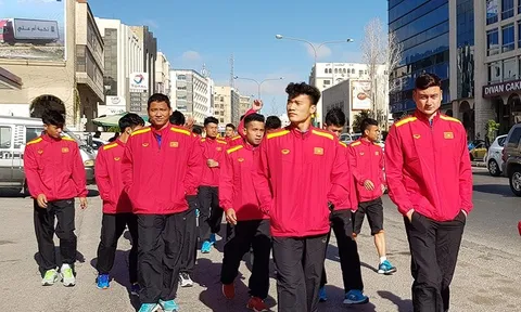 Tiến Dũng, Quang Hải bát phố, thở phào vì thời tiết đẹp