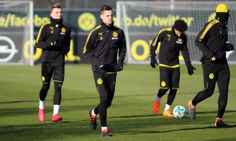 Vỏn vẹn 1 đội Futsal trên sân tập Dortmund