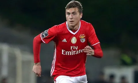 Vụ Lindelof, Man Utd bất ngờ gặp "kẻ phá bĩnh"