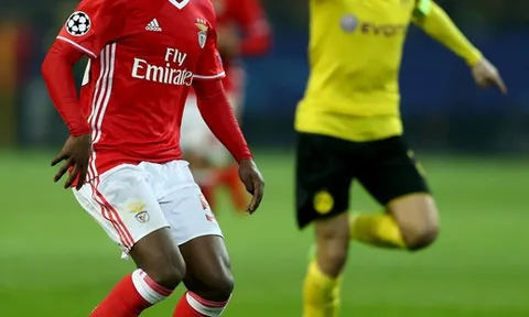 Vụ Man Utd mua Nelson: Cuộc đua tam mã