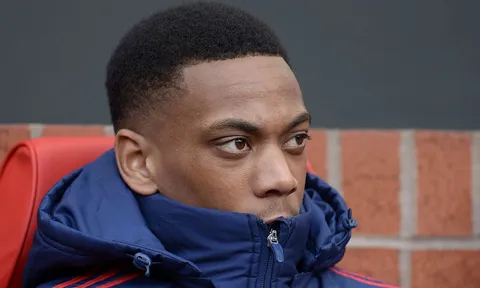 Vụ Martial, Man Utd nên lấy Pogba làm gương