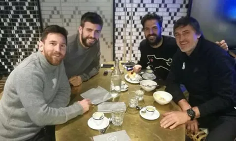 Vừa được nghỉ, Fabregas đã bay về Barcelona hội ngộ cùng Messi