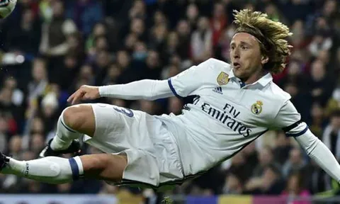 Vượt Rakitic, Modric giành giải thưởng lớn